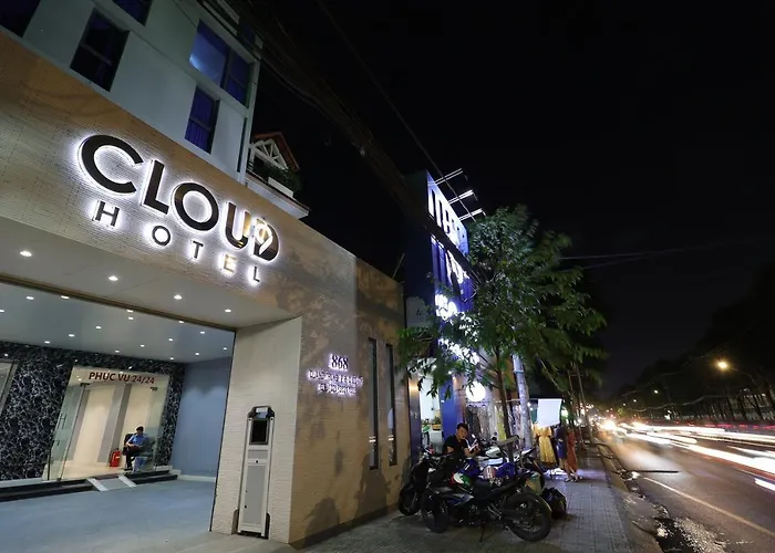 Reddoorz Plus & Cloud 9 Quang Trung